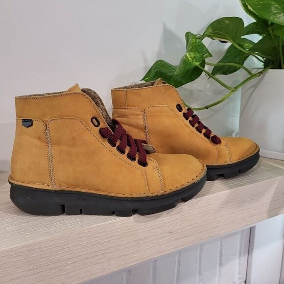 Onfoot Yellow Suede Lace-Up Boot Size 7 (38) - Picture 1 of 10